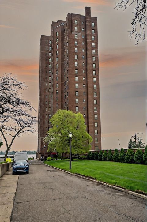 8162 E JEFFERSON Avenue 16A Detroit City Wayne MI 48214