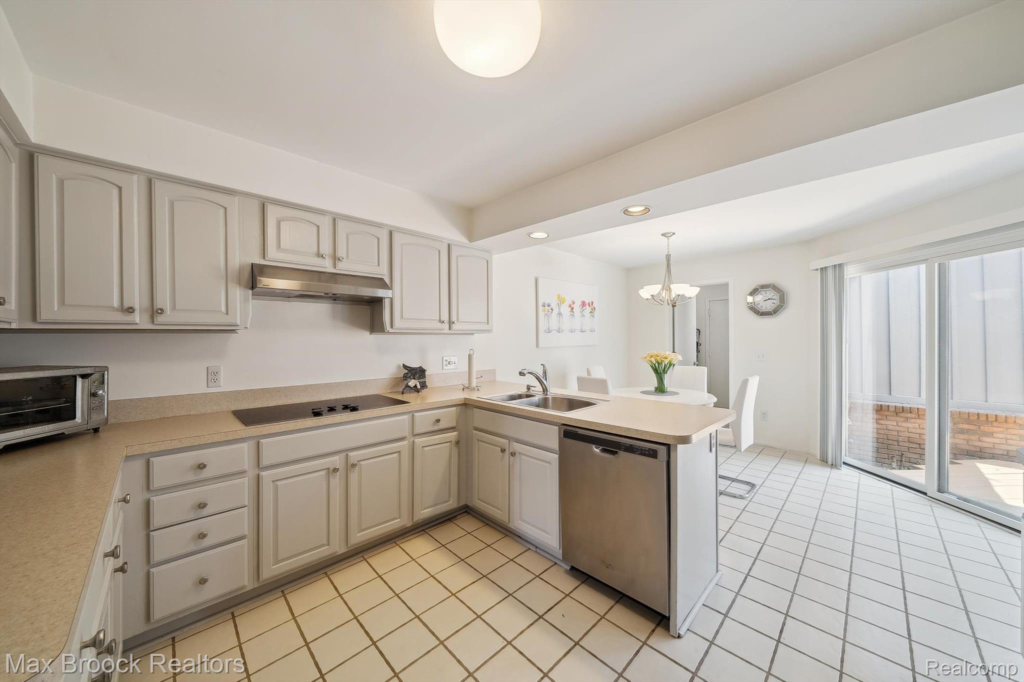 28418 Venice Circle