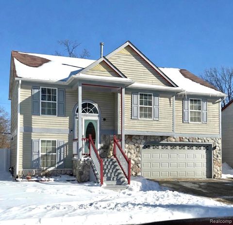 6015 Edmund Street Romulus City MI 48174