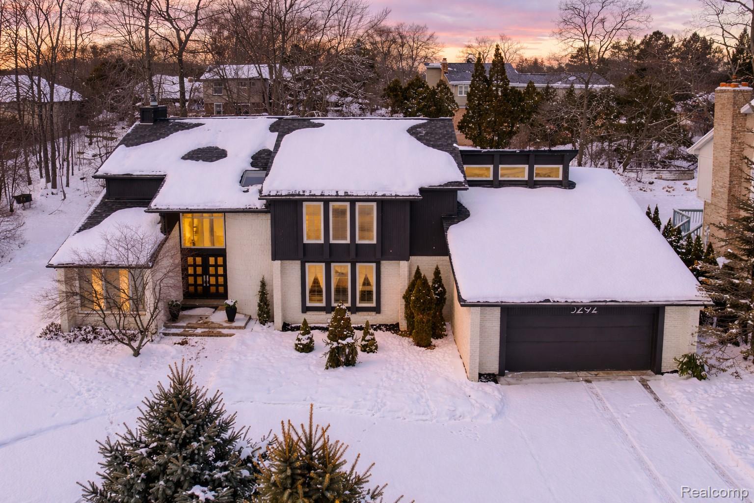 5292 Pond Bluff Drive