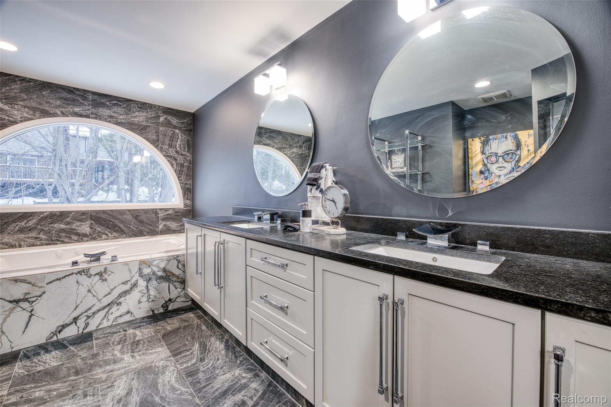 5292 Pond Bluff Drive