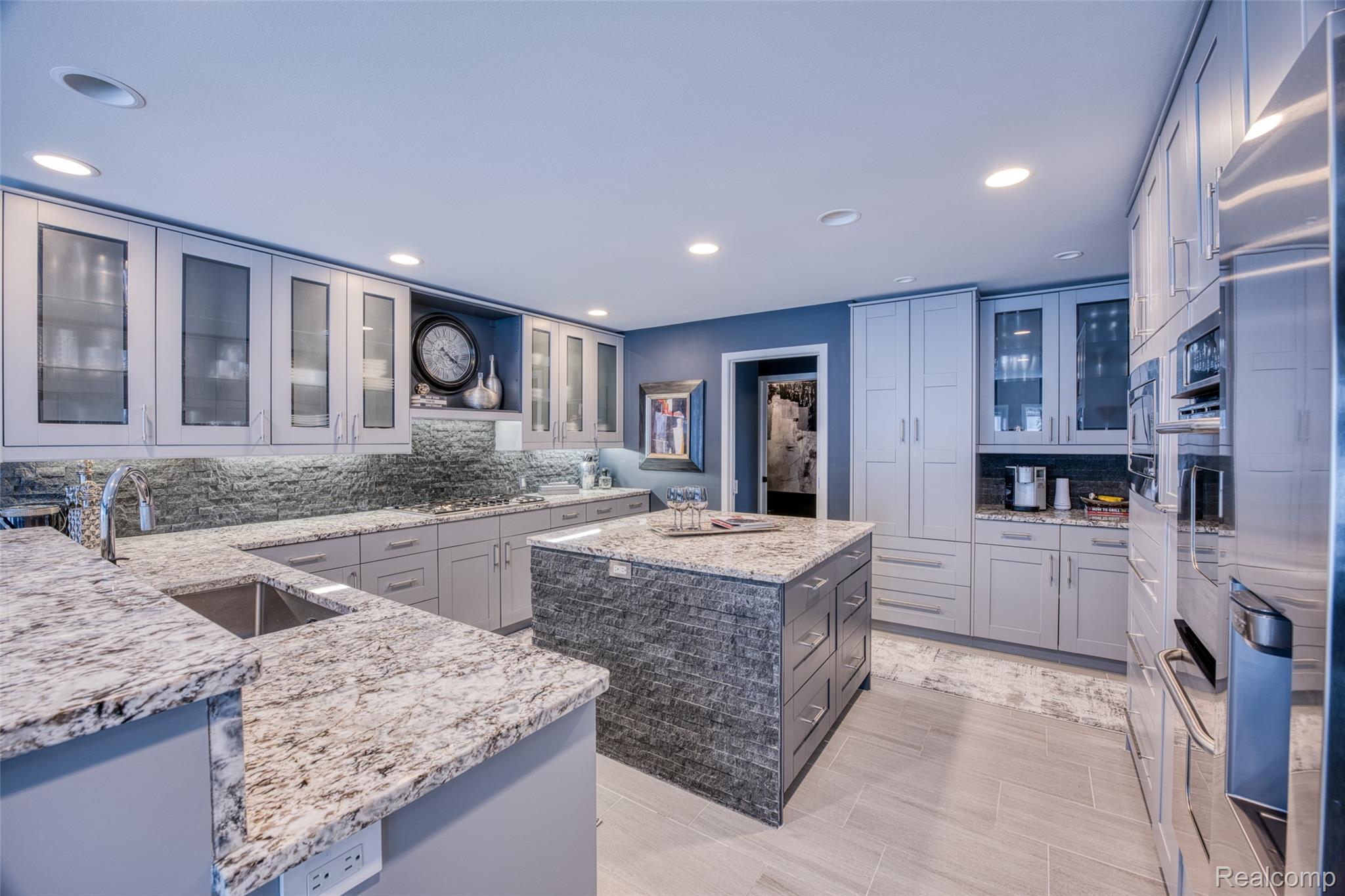 5292 Pond Bluff Drive