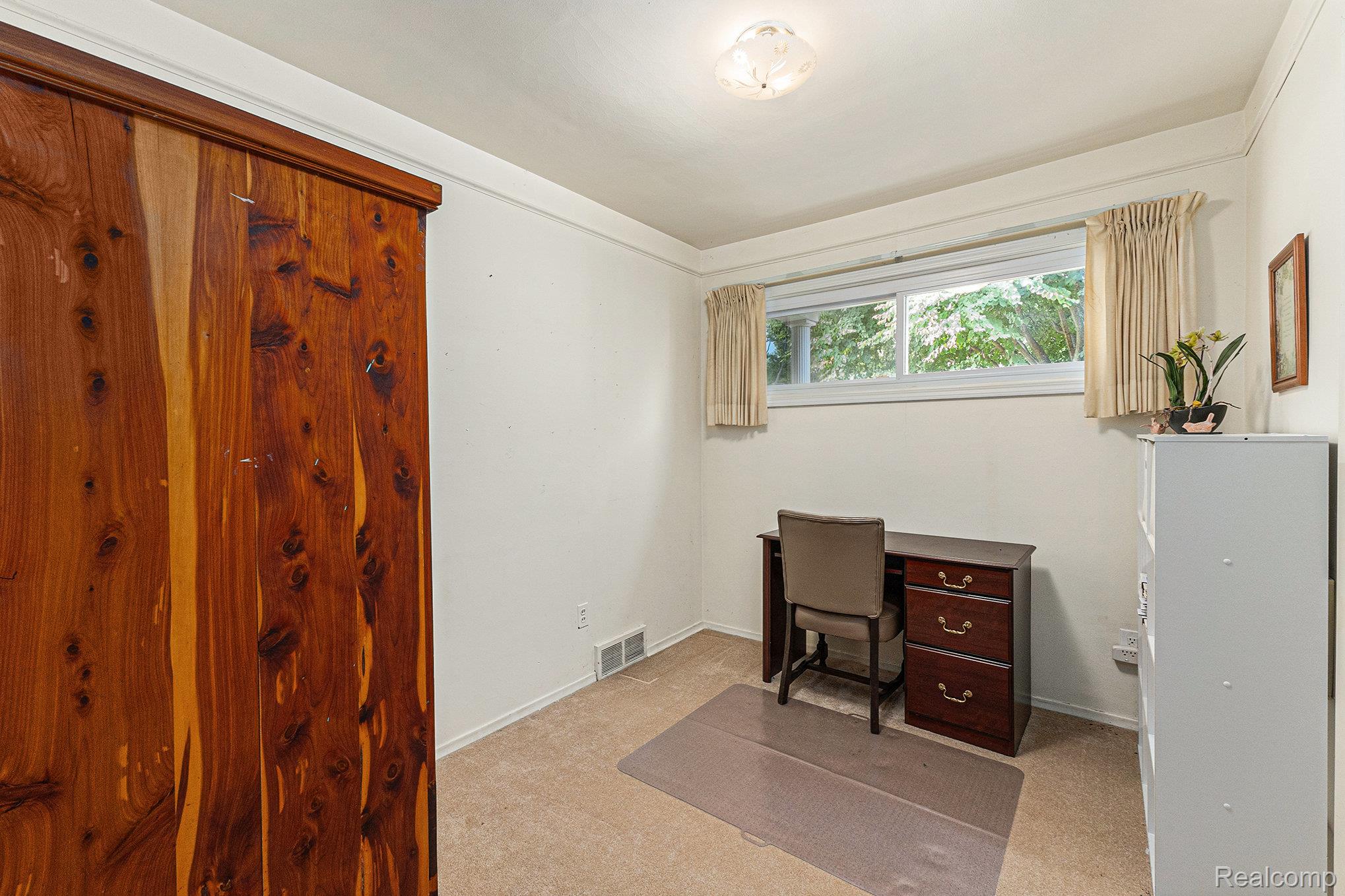 Troy City, Michigan 48085, United States, 3 Bedrooms Bedrooms, ,1 BathroomBathrooms,Residential,Active,191942