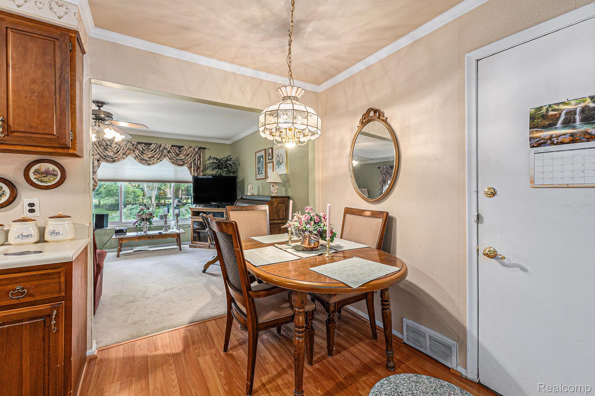 Troy City, Michigan 48085, United States, 3 Bedrooms Bedrooms, ,1 BathroomBathrooms,Residential,Active,191942