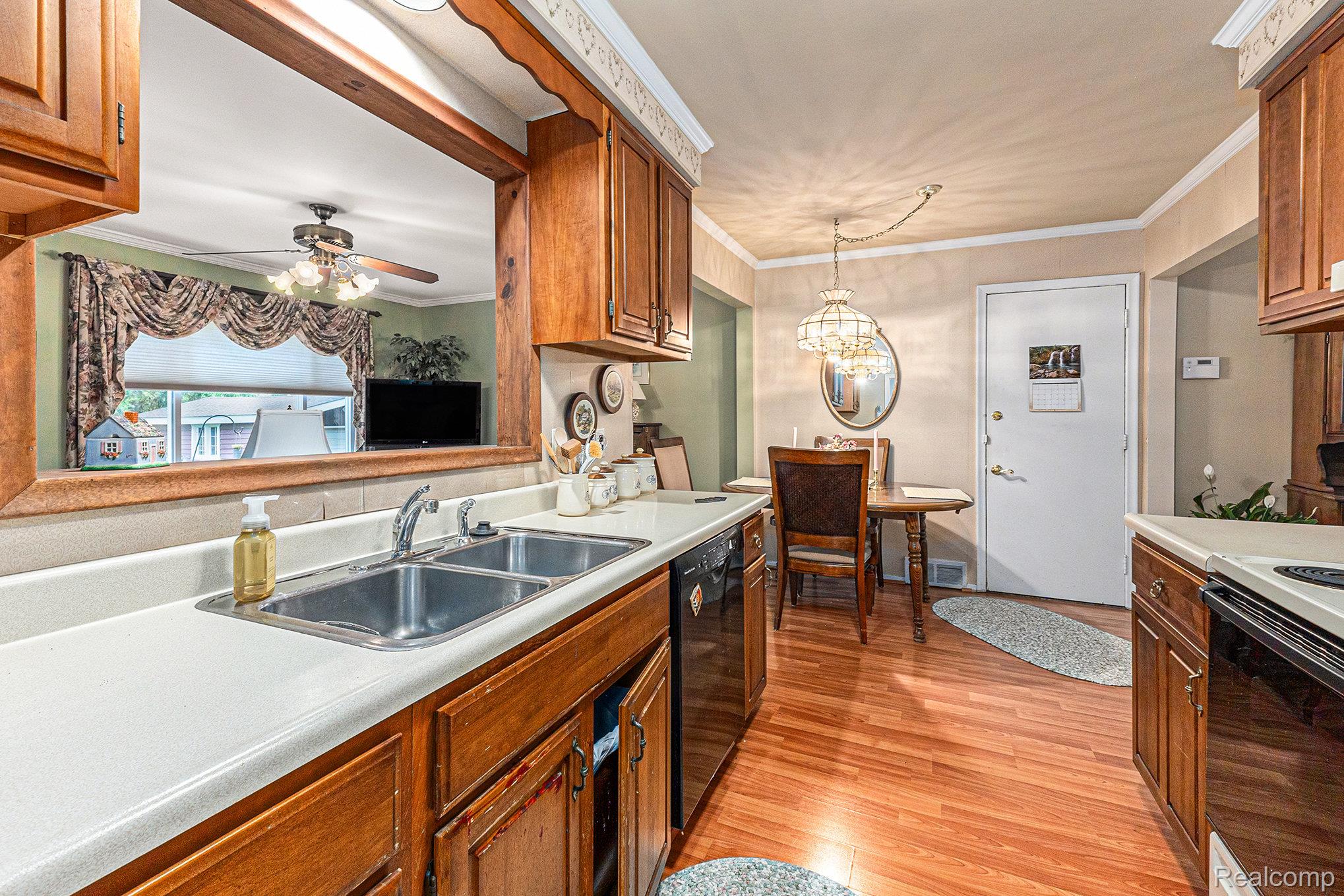 Troy City, Michigan 48085, United States, 3 Bedrooms Bedrooms, ,1 BathroomBathrooms,Residential,Active,191942