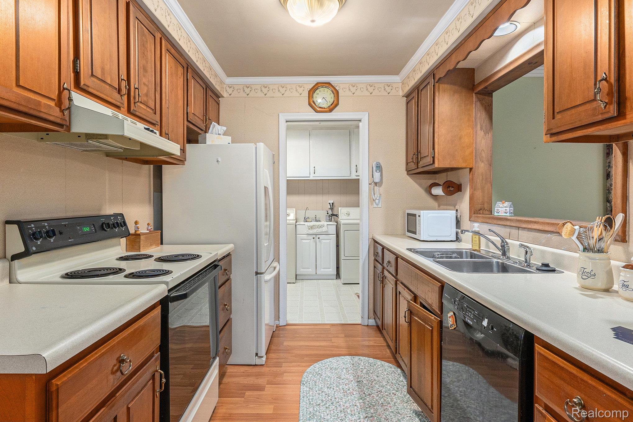 Troy City, Michigan 48085, United States, 3 Bedrooms Bedrooms, ,1 BathroomBathrooms,Residential,Active,191942