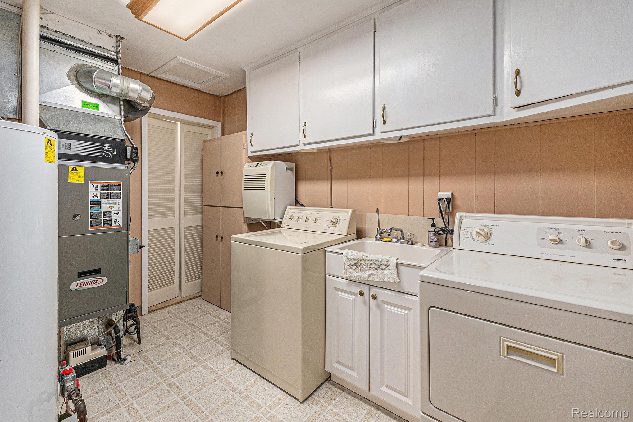 Troy City, Michigan 48085, United States, 3 Bedrooms Bedrooms, ,1 BathroomBathrooms,Residential,Active,191942