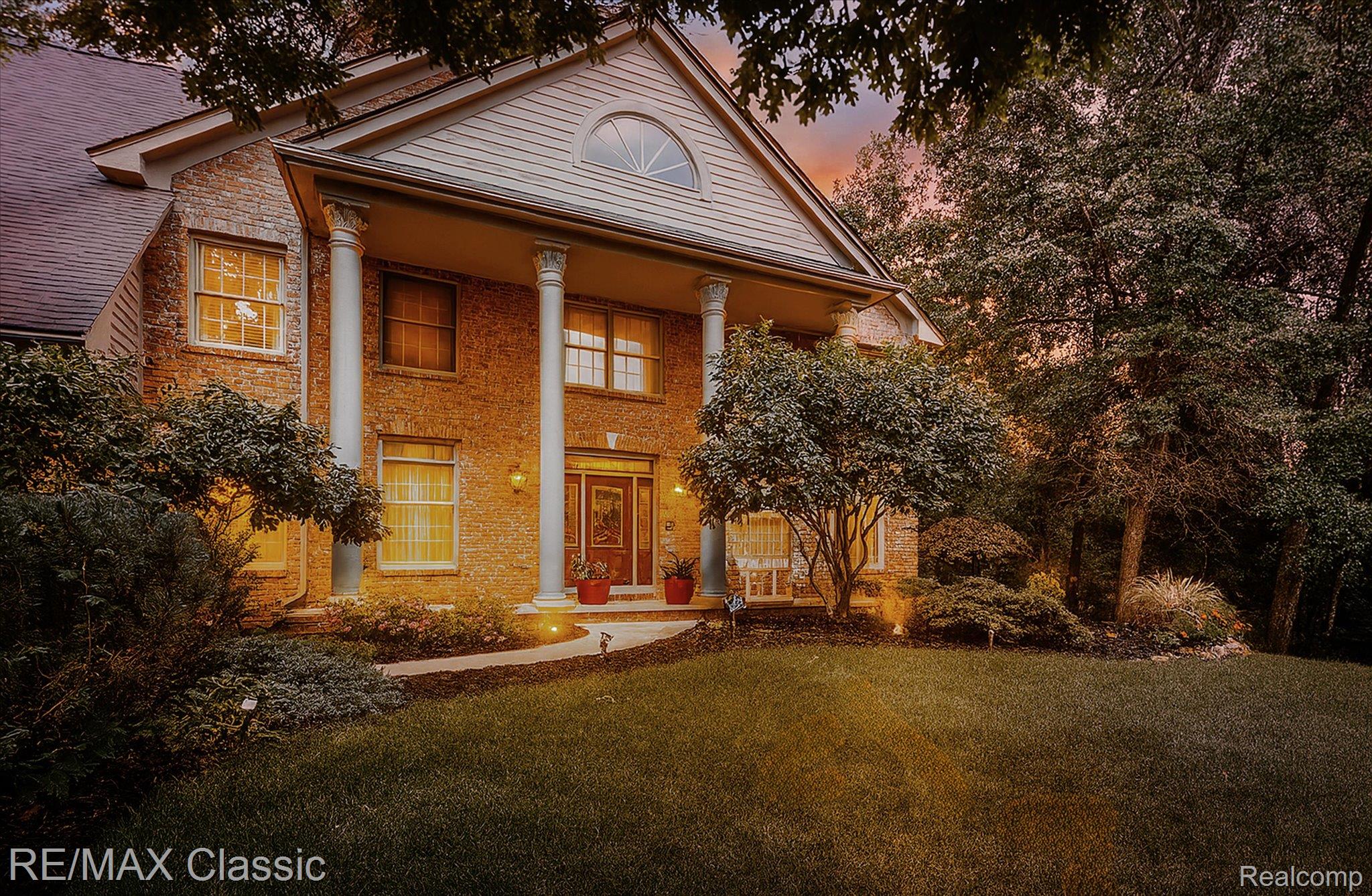 1562 Eagle Trail