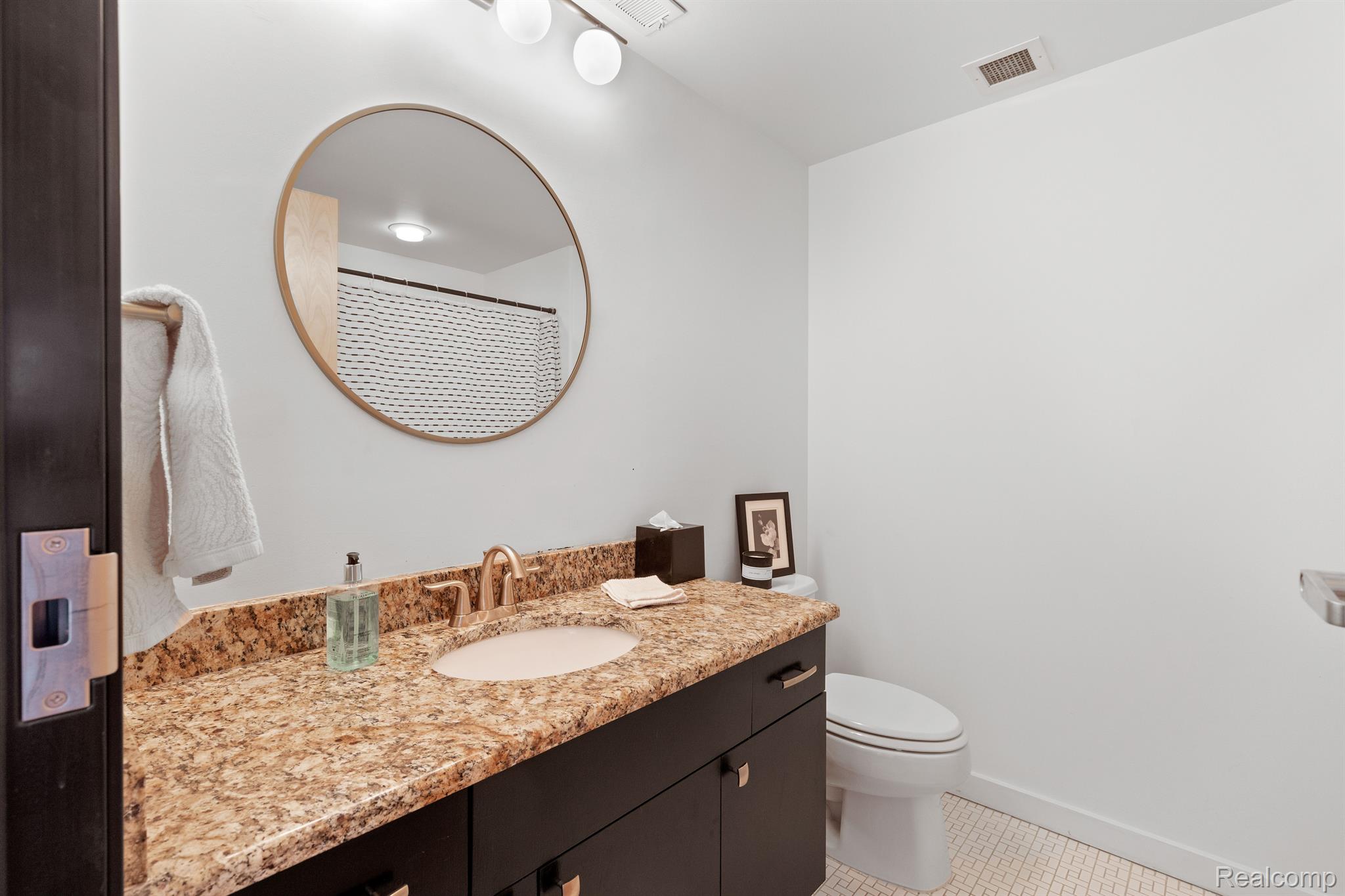 Detroit, Michigan 48201, United States, 1 Bedroom Bedrooms, ,1 BathroomBathrooms,Residential,Pending,74070