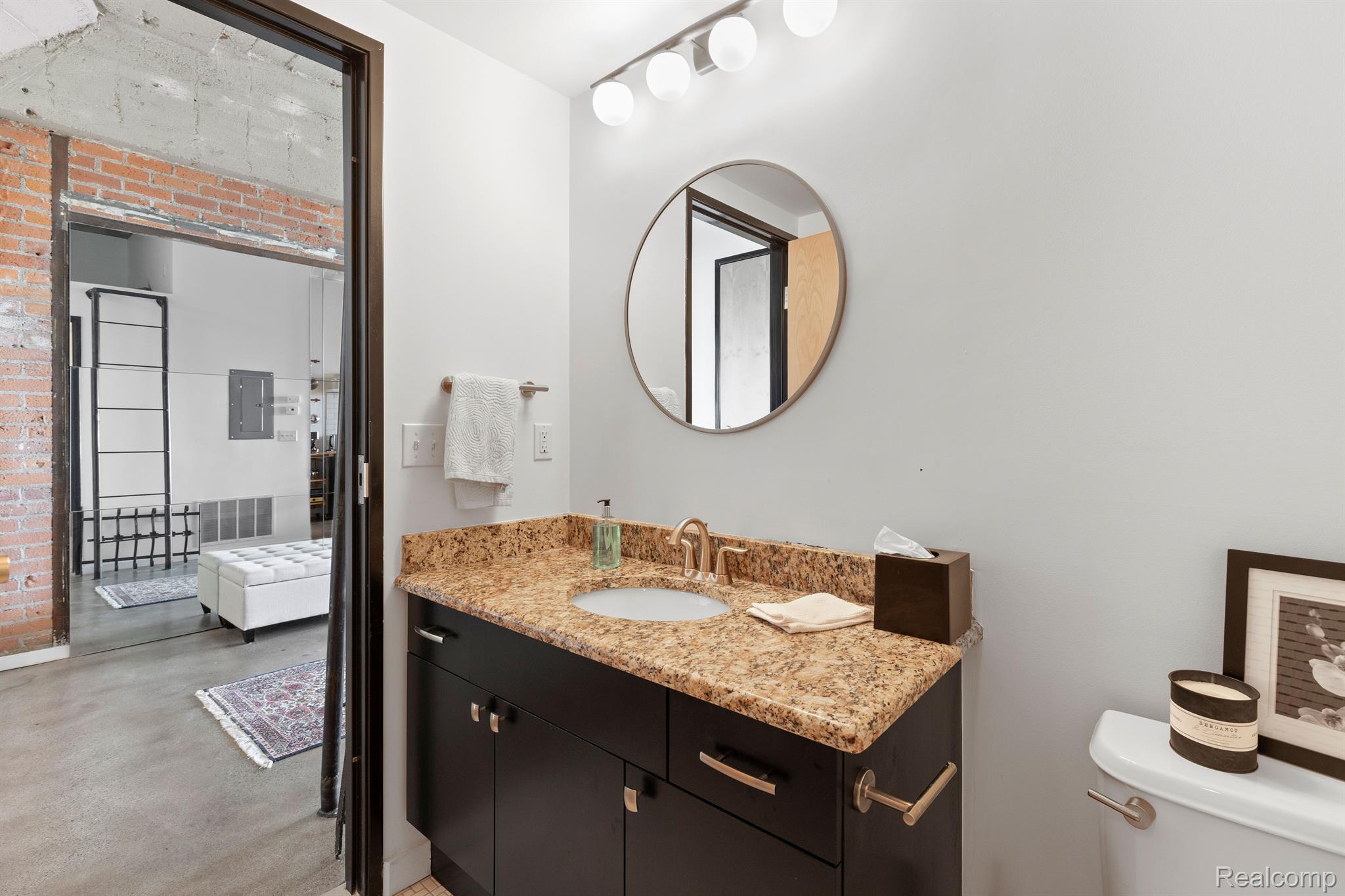 Detroit, Michigan 48201, United States, 1 Bedroom Bedrooms, ,1 BathroomBathrooms,Residential,Pending,74070