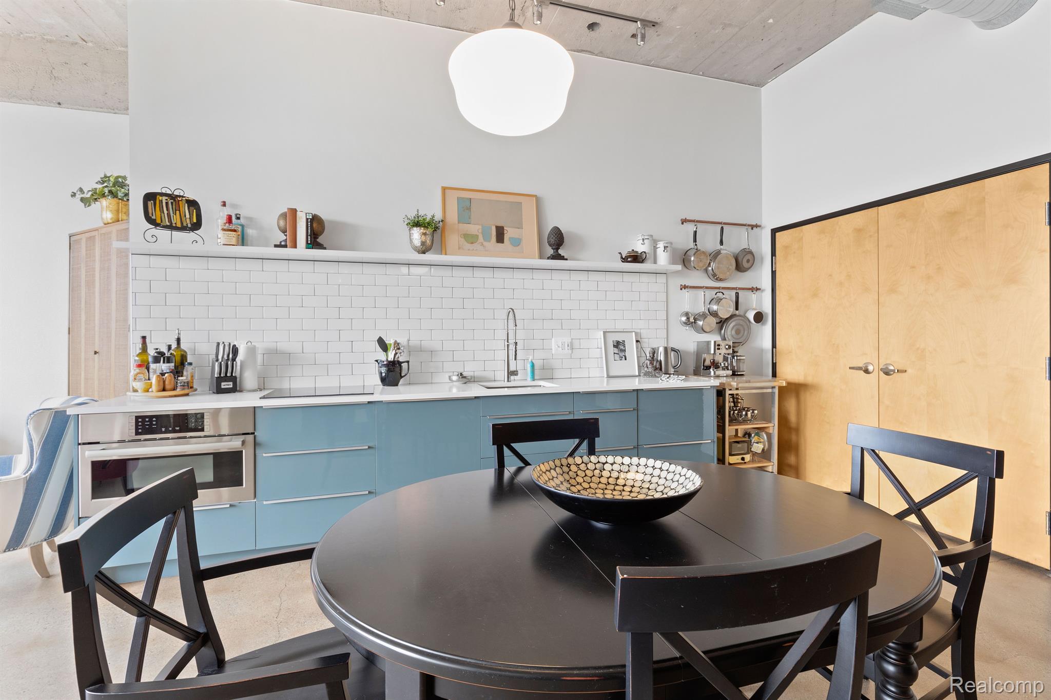 Detroit, Michigan 48201, United States, 1 Bedroom Bedrooms, ,1 BathroomBathrooms,Residential,Pending,74070