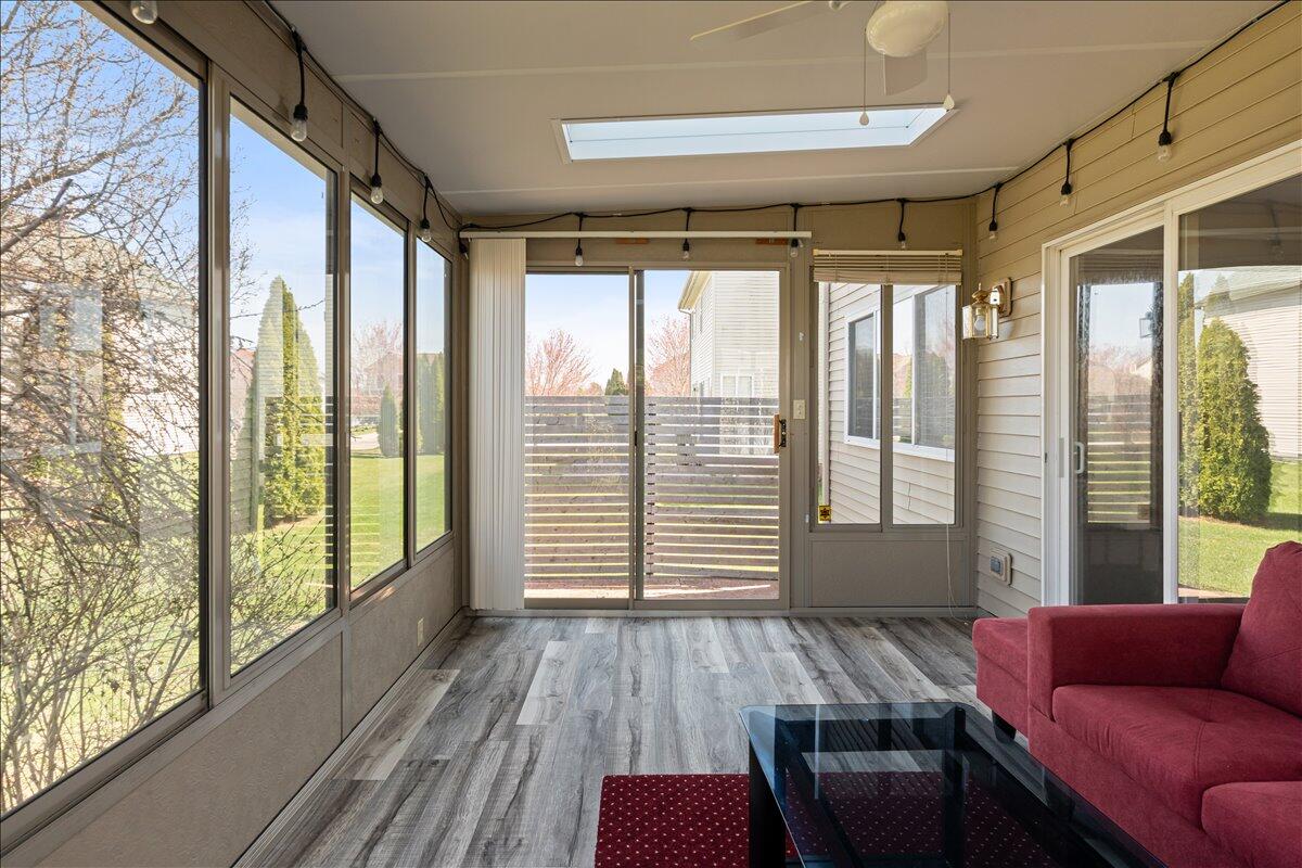 8302 N Warwick Court