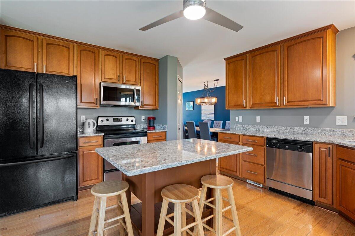 8302 N Warwick Court