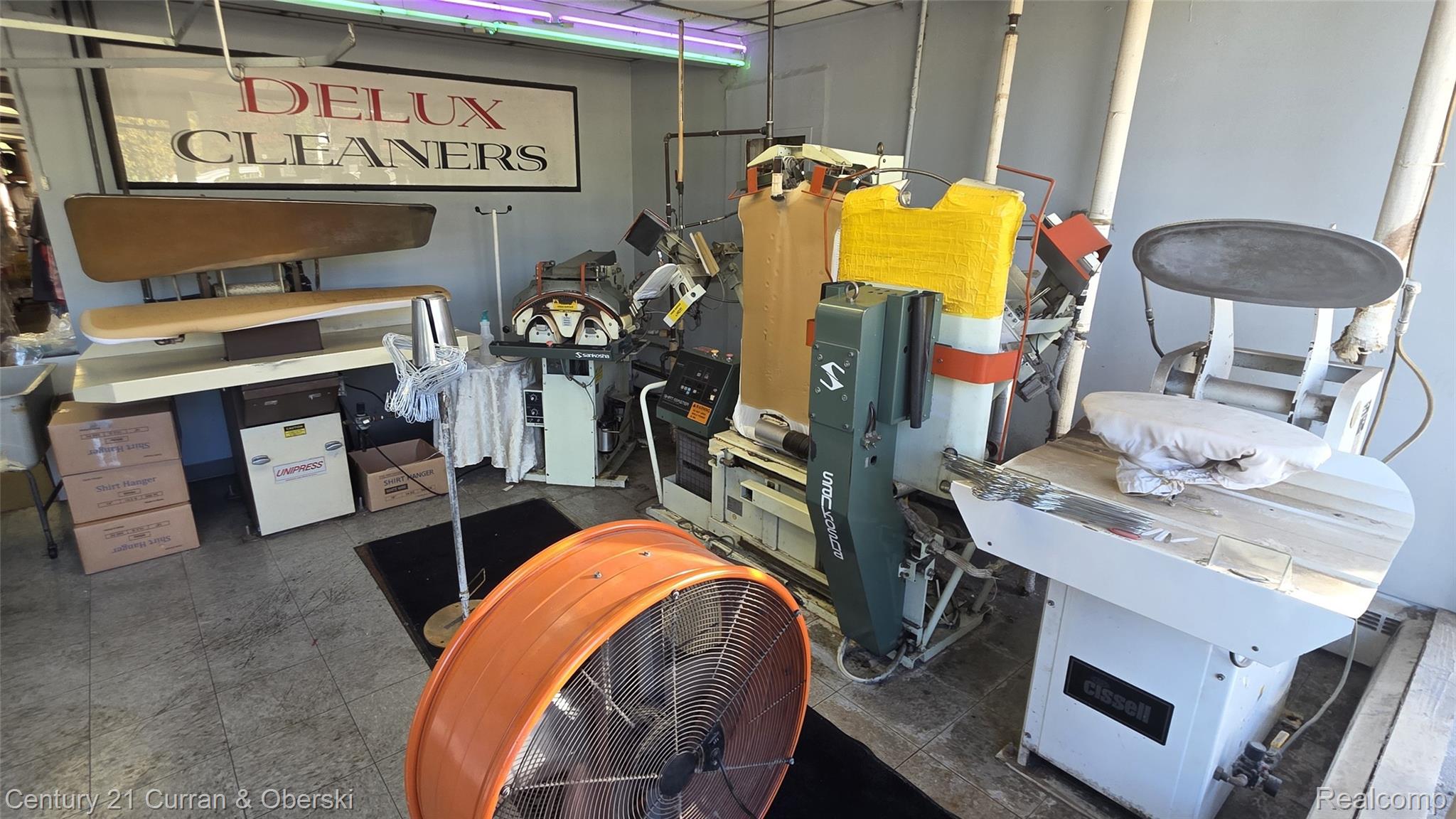 32065 Grand River Avenue