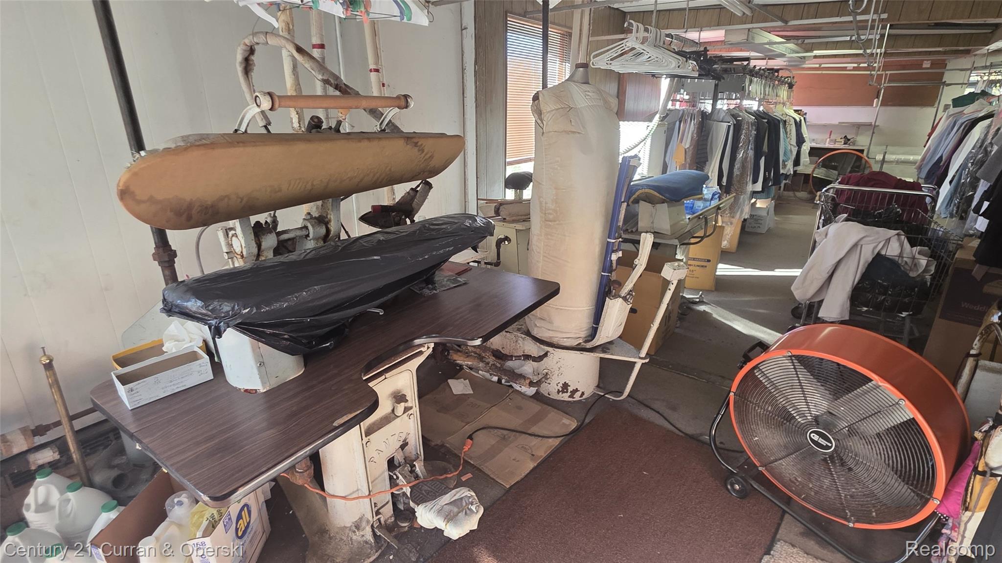 32065 Grand River Avenue