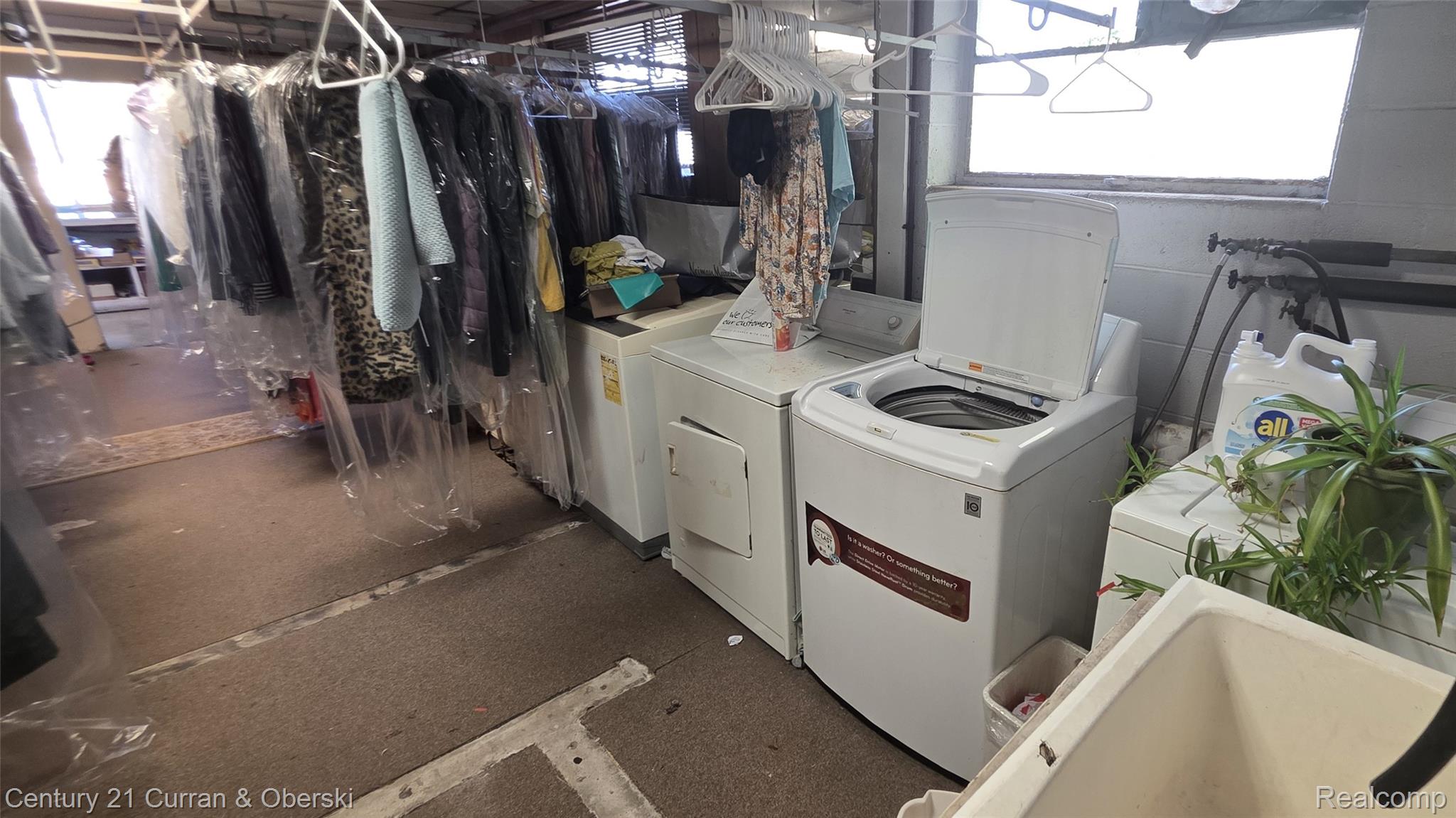 32065 Grand River Avenue