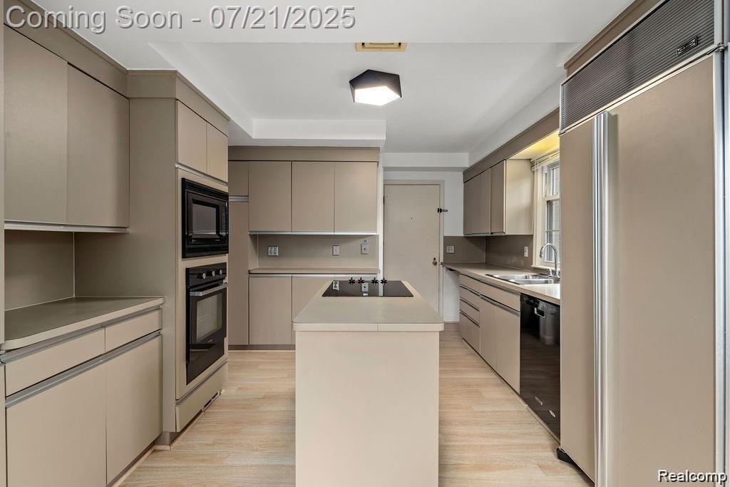 Birmingham City, Michigan 48009, United States, 2 Bedrooms Bedrooms, ,2 BathroomsBathrooms,Residential,Coming Soon,174264