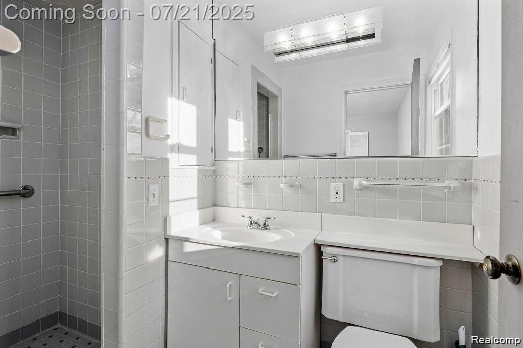 Birmingham City, Michigan 48009, United States, 2 Bedrooms Bedrooms, ,2 BathroomsBathrooms,Residential,Coming Soon,174264