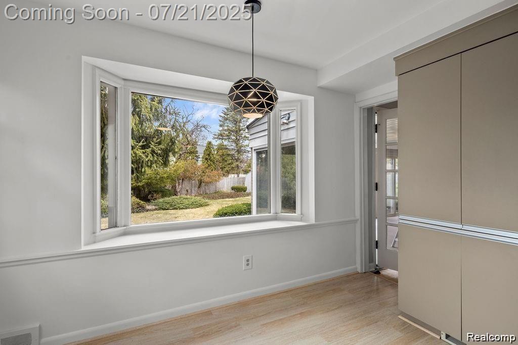 Birmingham City, Michigan 48009, United States, 2 Bedrooms Bedrooms, ,2 BathroomsBathrooms,Residential,Coming Soon,174264