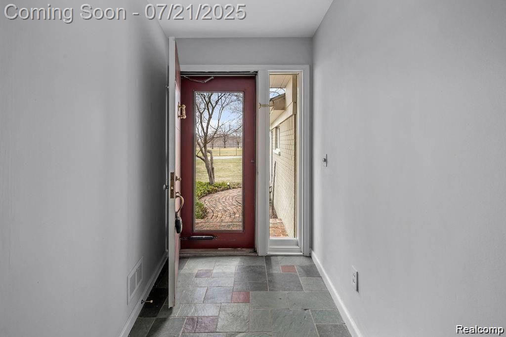 Birmingham City, Michigan 48009, United States, 2 Bedrooms Bedrooms, ,2 BathroomsBathrooms,Residential,Coming Soon,174264