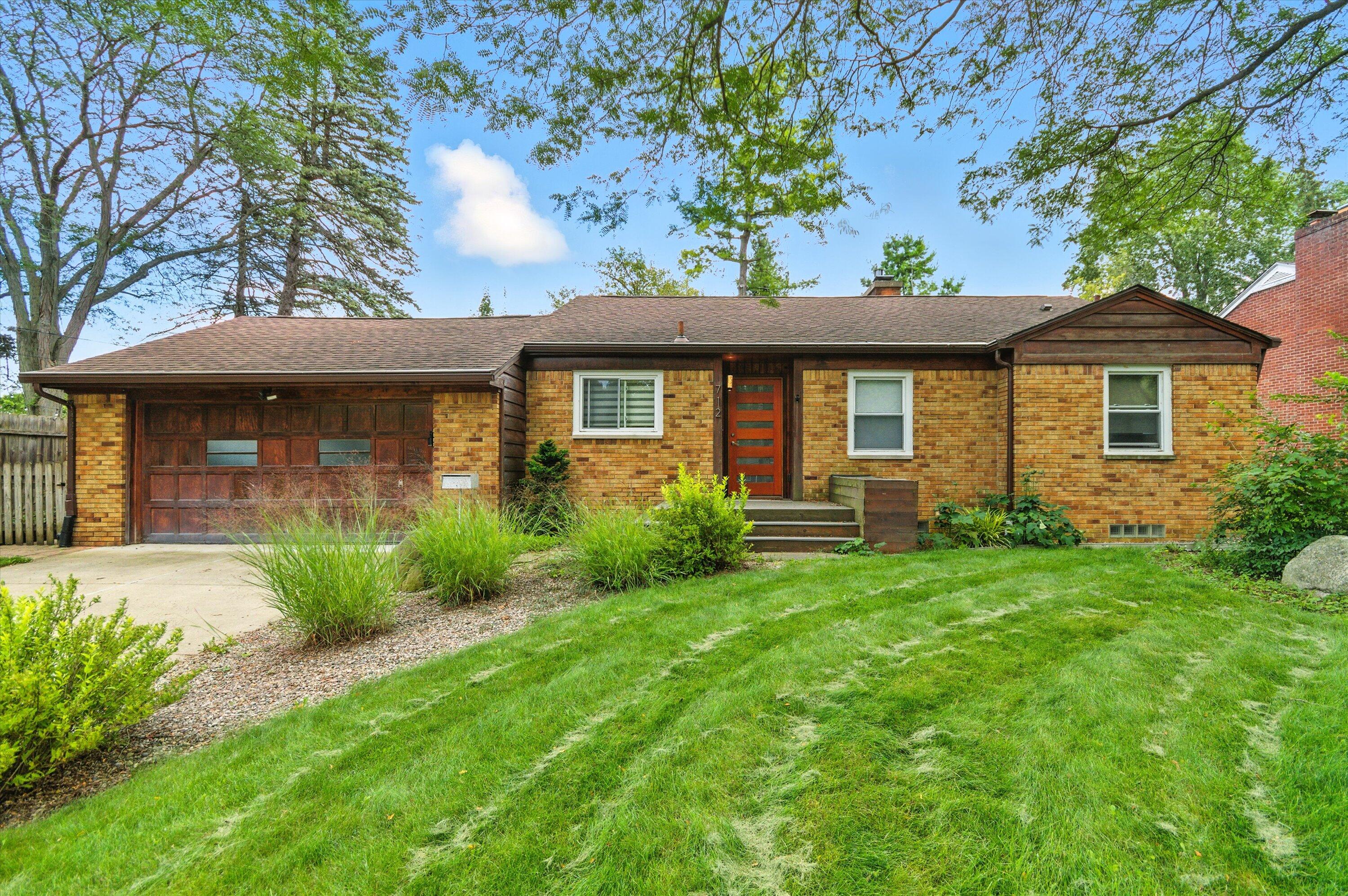 712 Collegewood Street