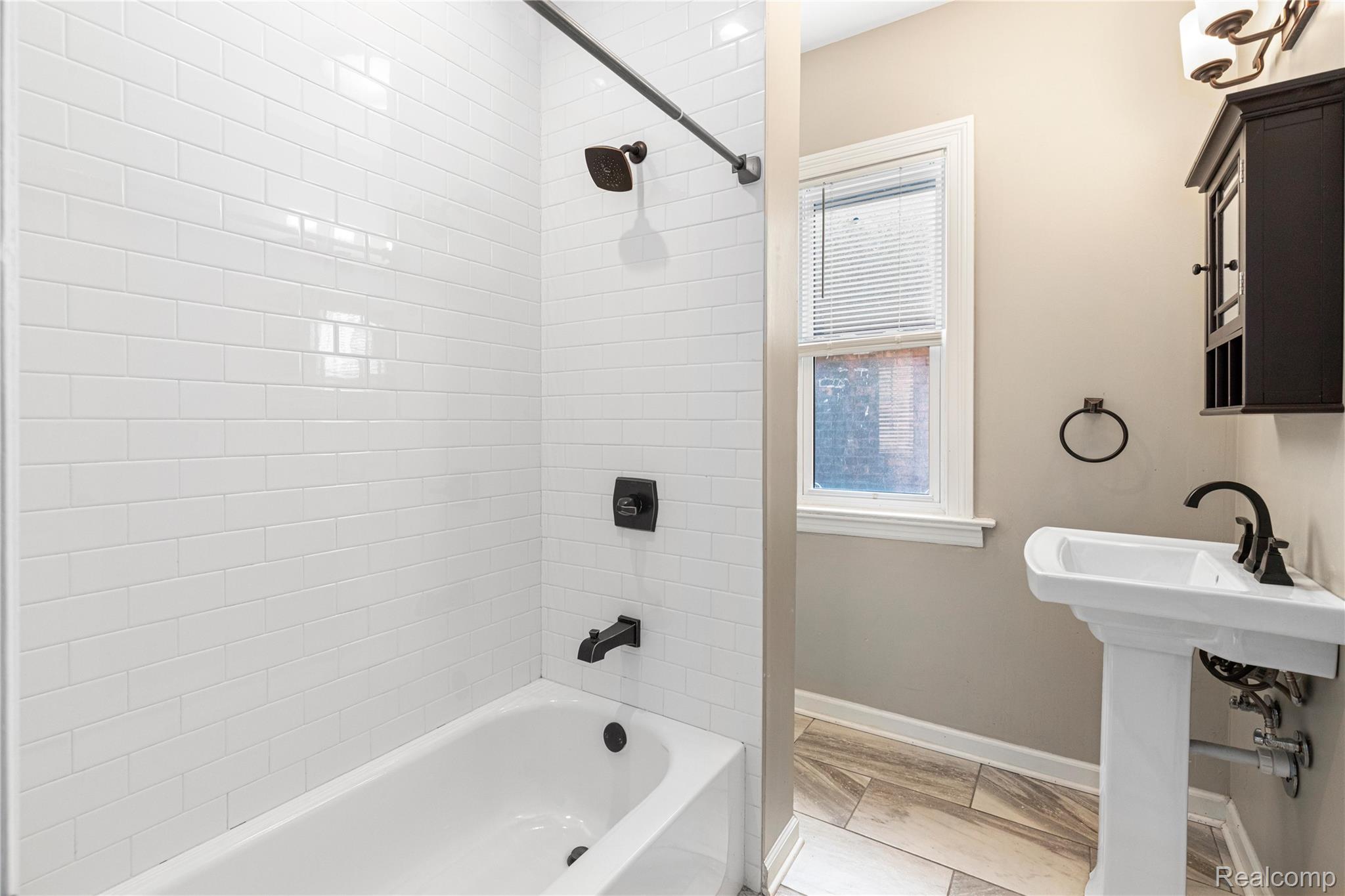 Detroit City, Michigan 48202, United States, 3 Bedrooms Bedrooms, ,1 BathroomBathrooms,Residential,Active,165668