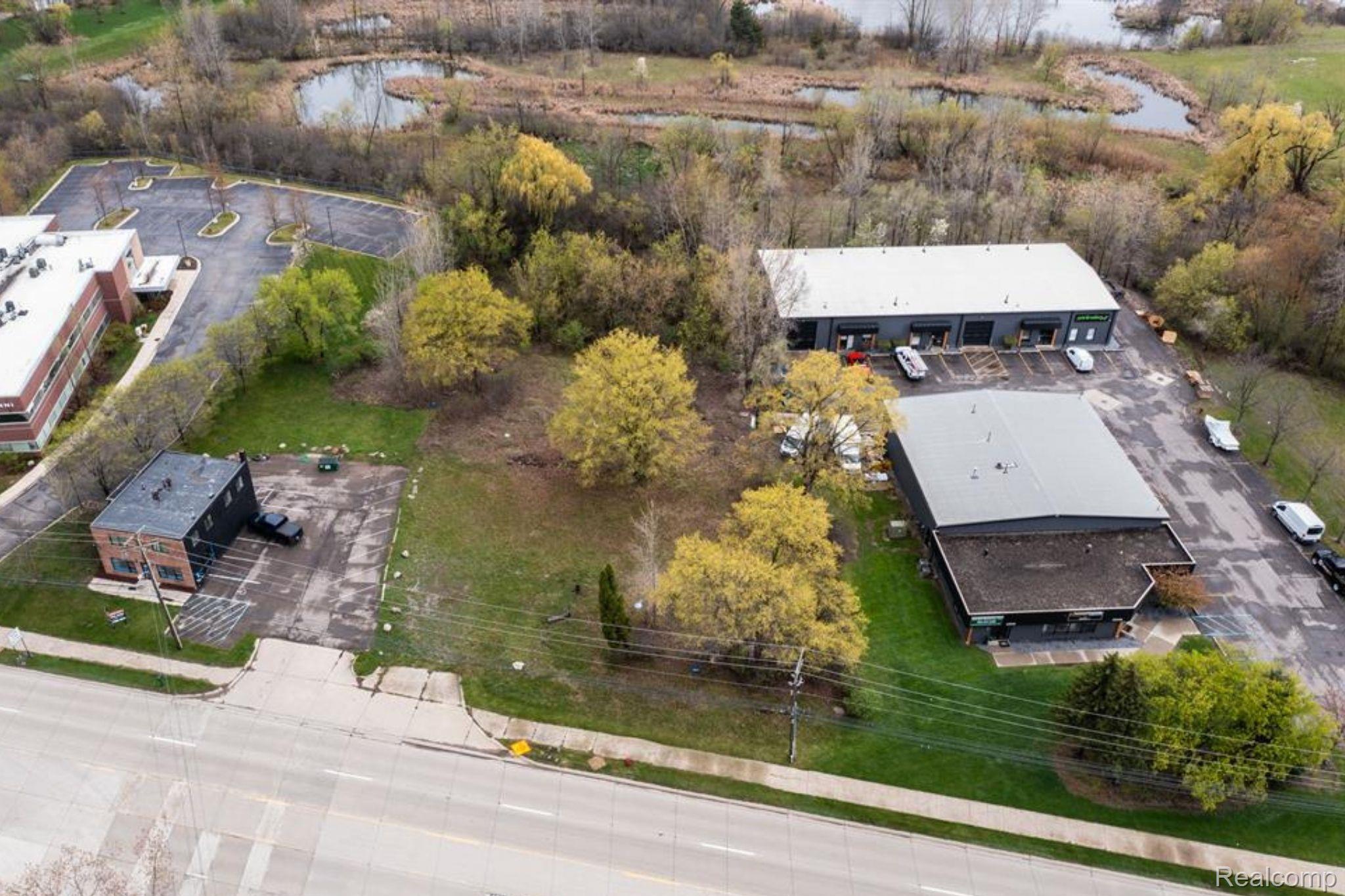 44911 Grand River Avenue