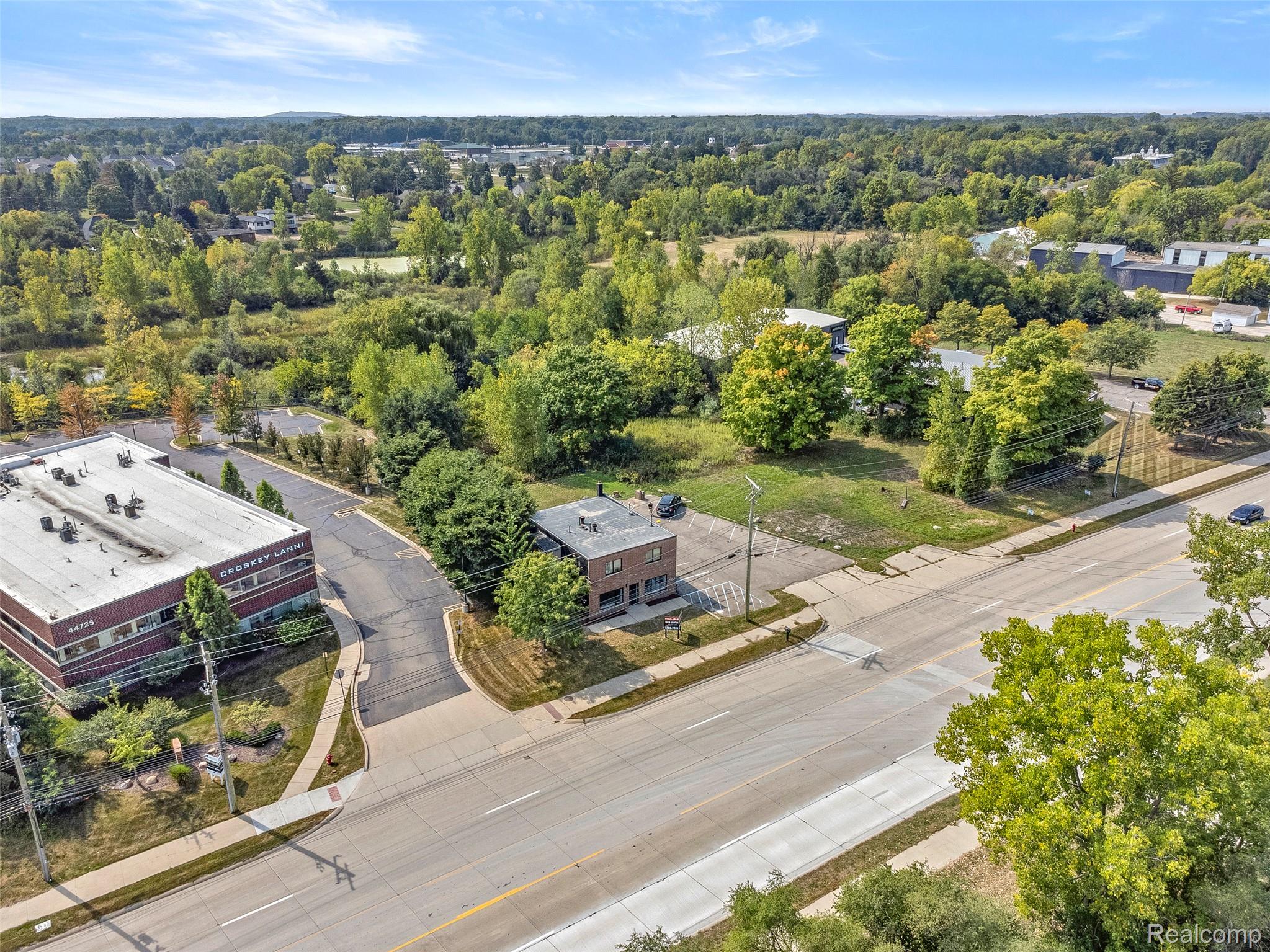 44911 Grand River Avenue