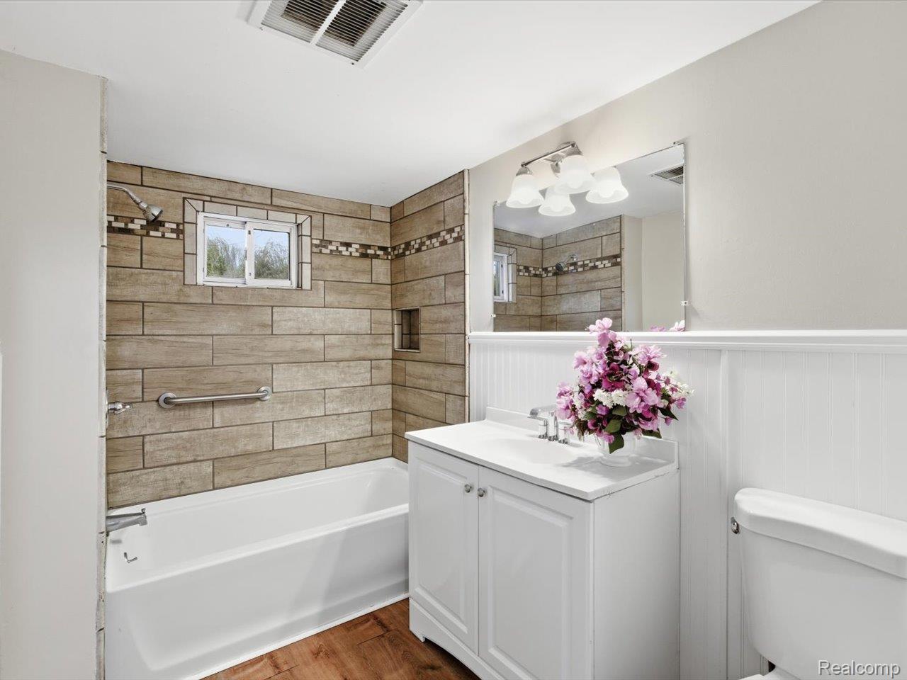 Fort Gratiot Charter Township, Michigan 48059, United States, ,Commercial,Active,241707