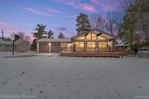 1630 Orchid Street Waterford Charter Township MI 48328