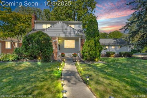 21747 Newcastle Road Harper Woods City MI 48225