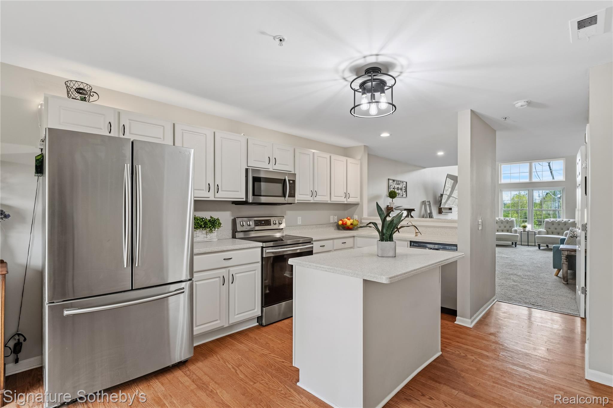 601 Village Lane