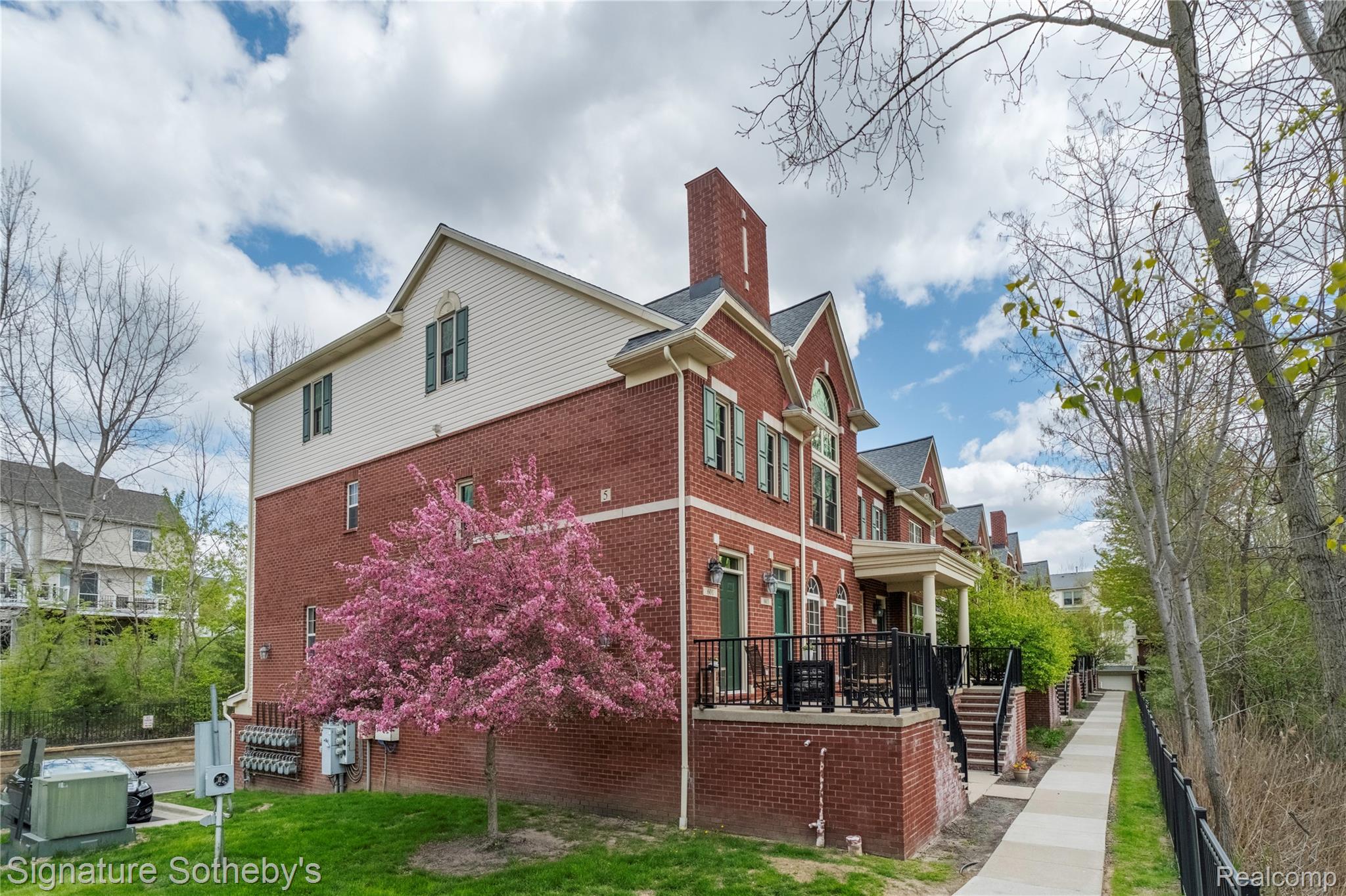 601 Village Lane