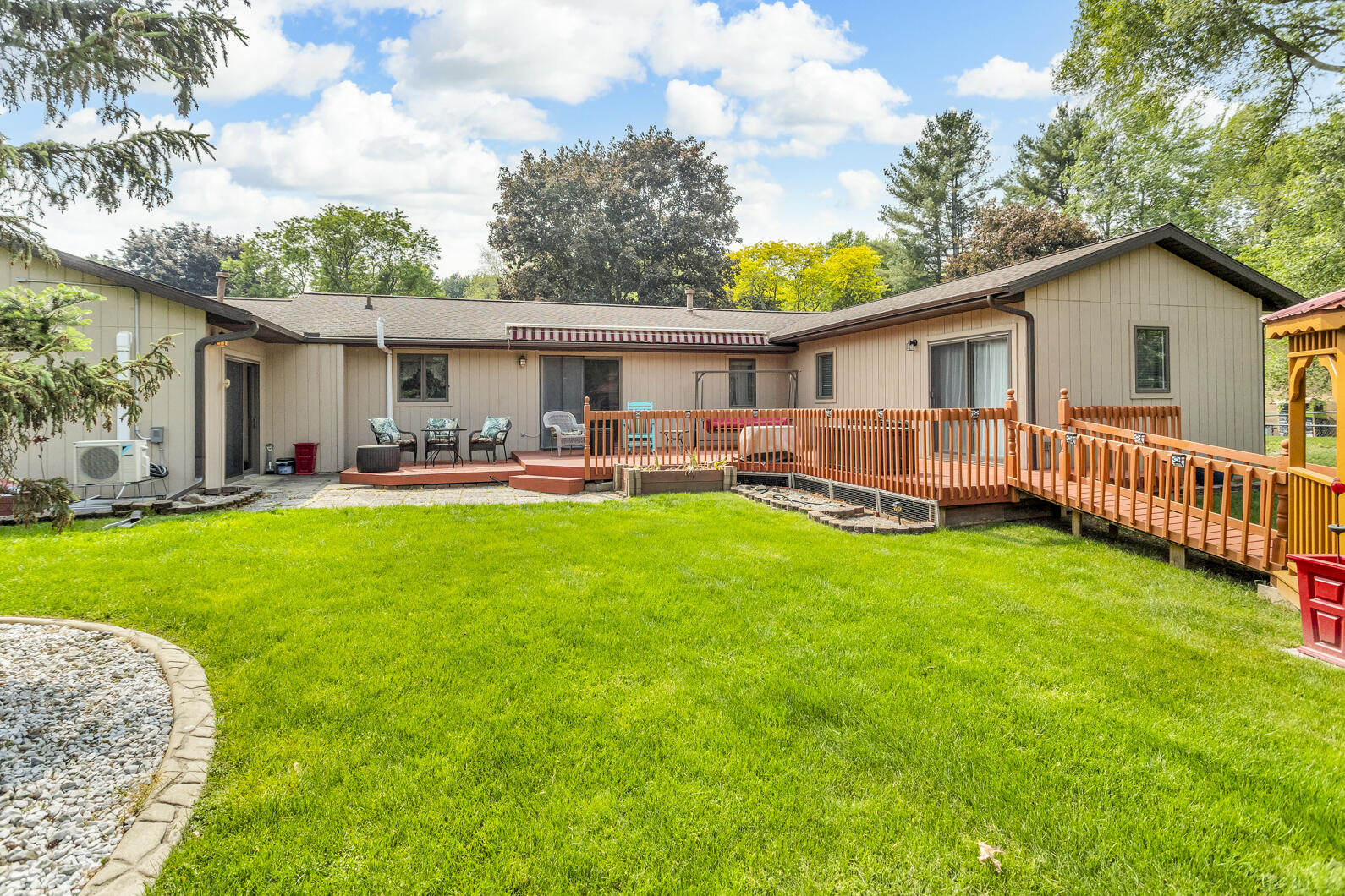 4273 Indian Trail