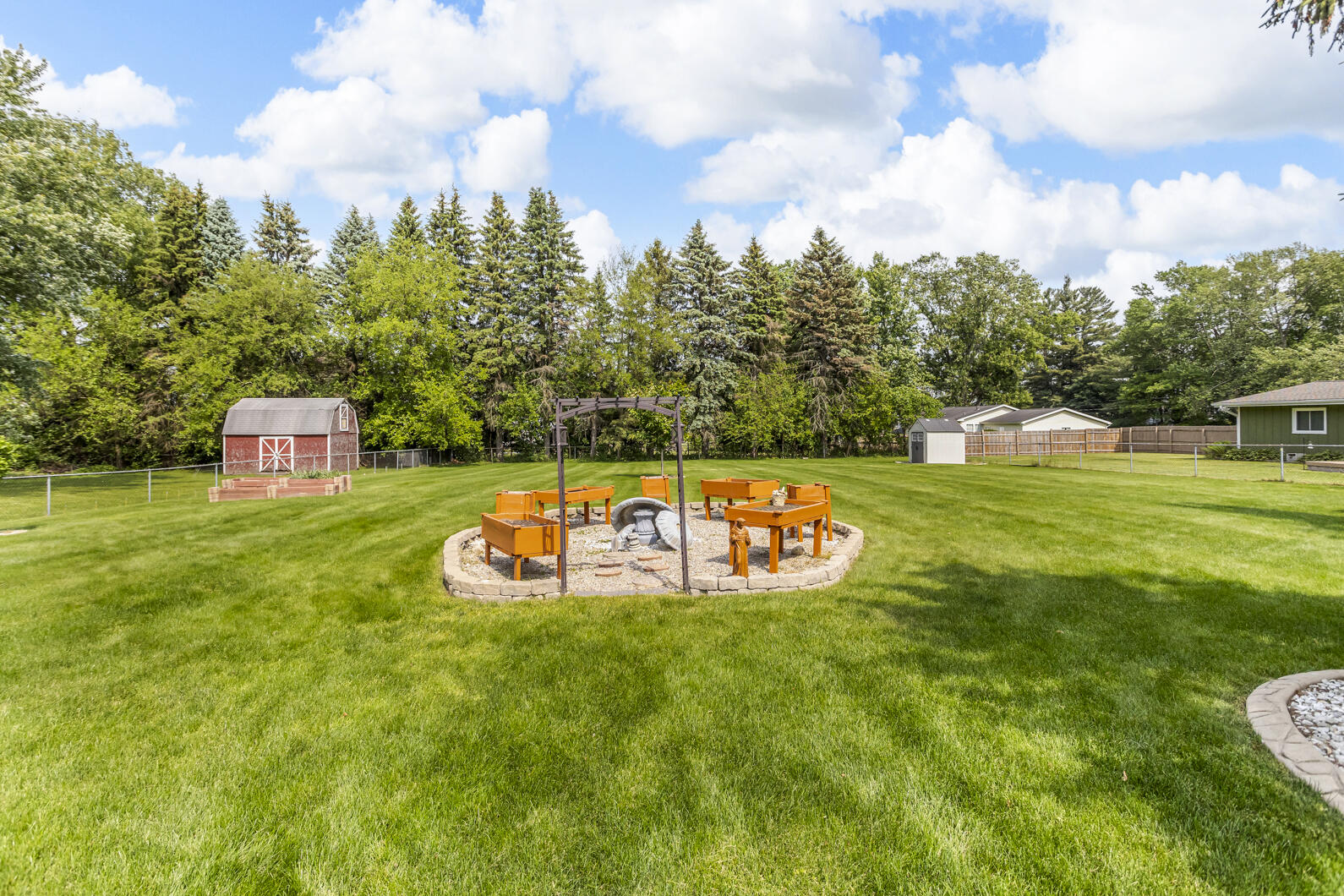4273 Indian Trail