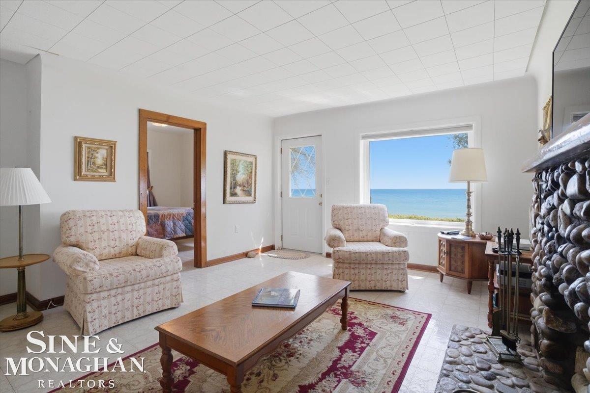637 S Lakeshore Rd Road
