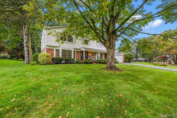 5600 WOODWIND DR, BLOOMFIELD HILLS, MI 48301 - Image f22bfdcb1ceefac34aa06694b2e4cc0a/3735547597