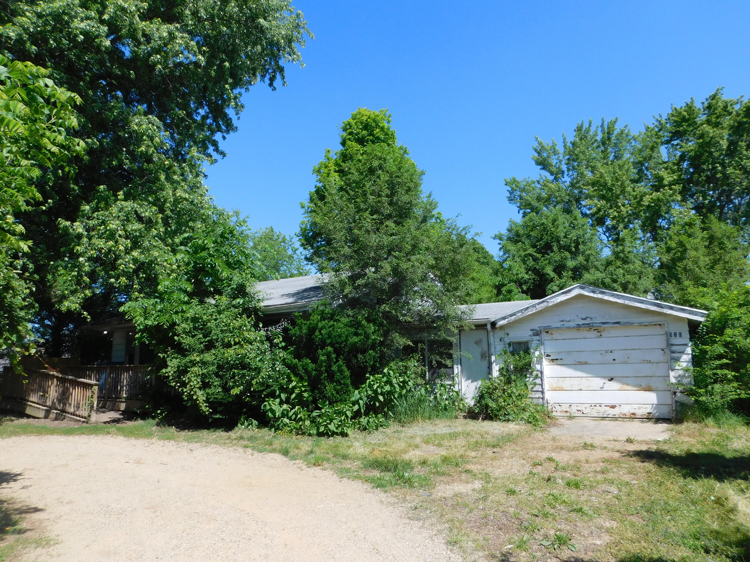 920 E Hoffman Street