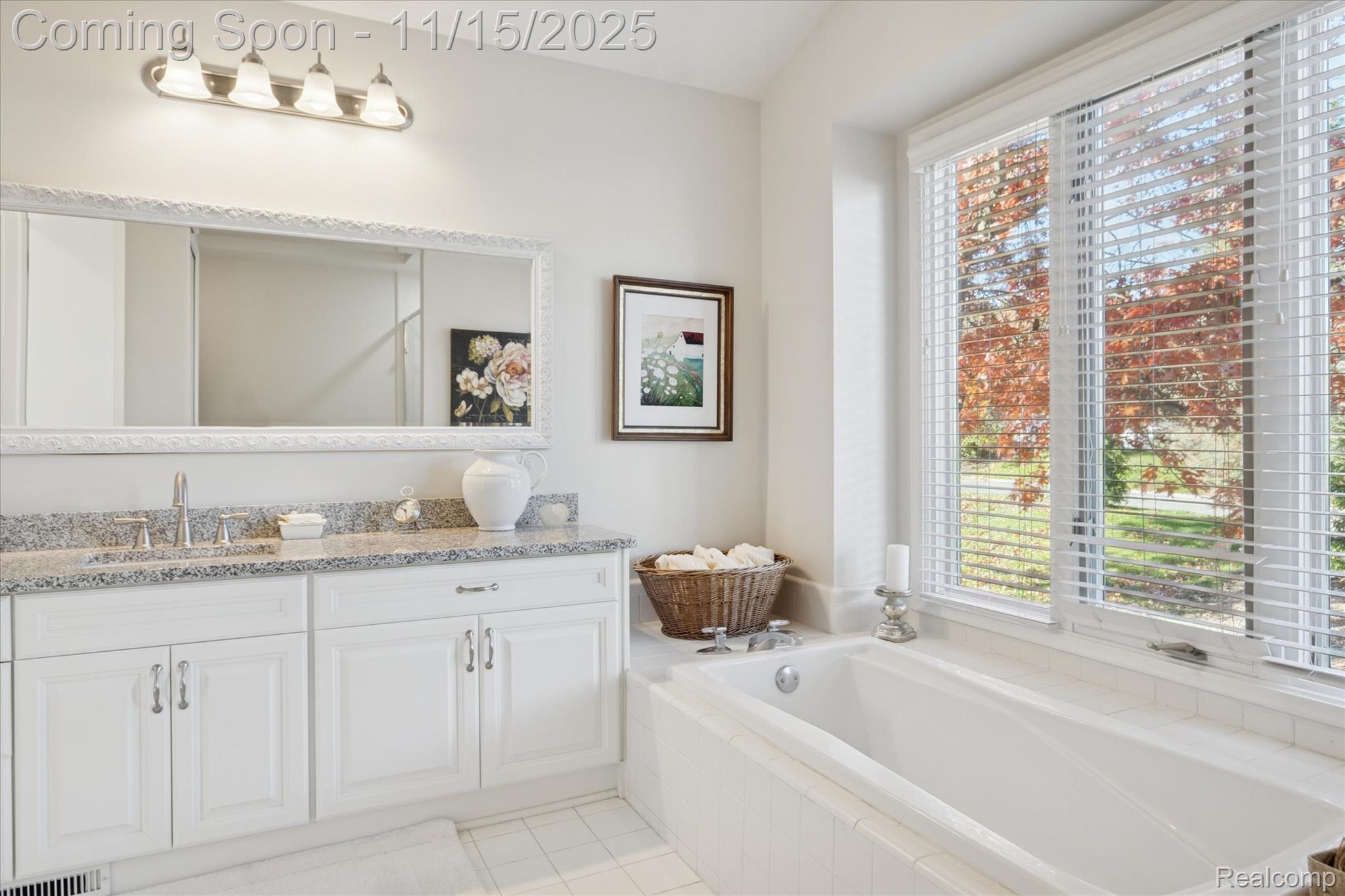 Bloomfield Hills, Michigan 48304, United States, 3 Bedrooms Bedrooms, ,3 BathroomsBathrooms,Residential,Coming Soon,242896