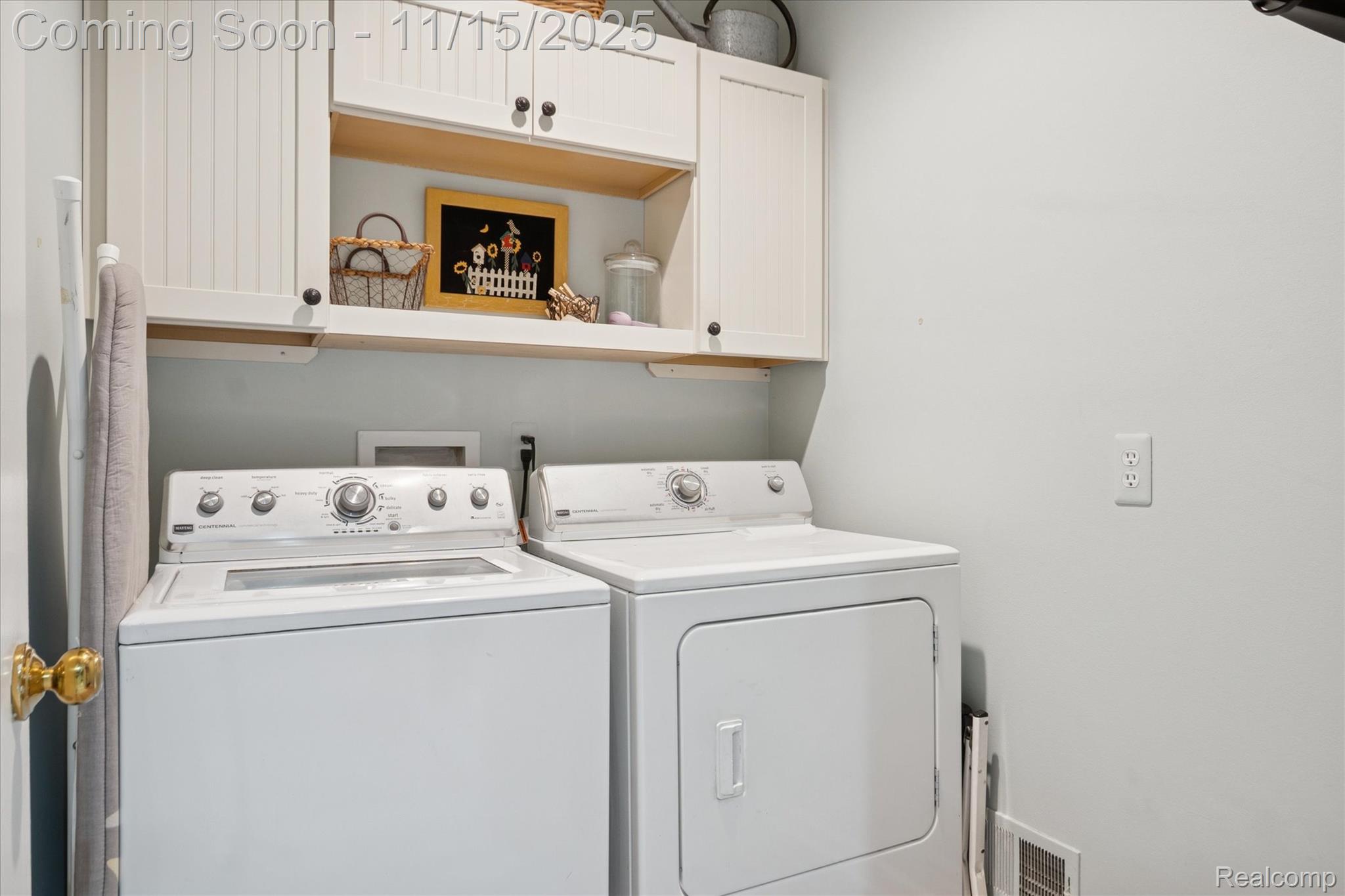 Bloomfield Hills, Michigan 48304, United States, 3 Bedrooms Bedrooms, ,3 BathroomsBathrooms,Residential,Coming Soon,242896