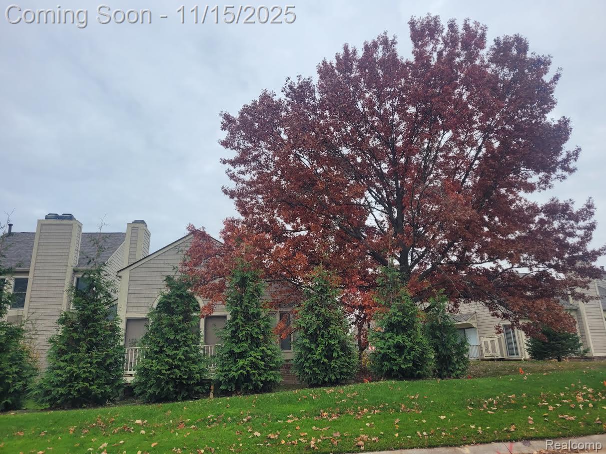 Bloomfield Hills, Michigan 48304, United States, 3 Bedrooms Bedrooms, ,3 BathroomsBathrooms,Residential,Coming Soon,242896