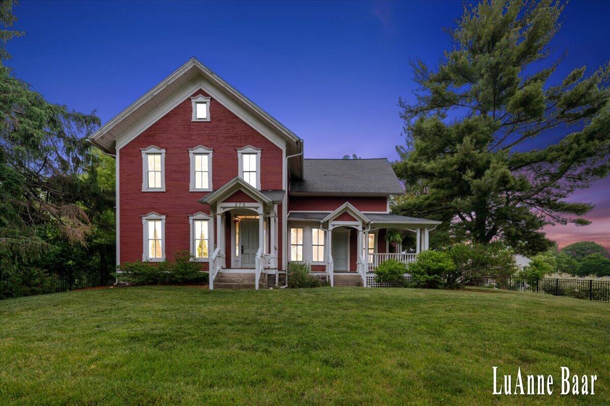 273 W Division Street NE