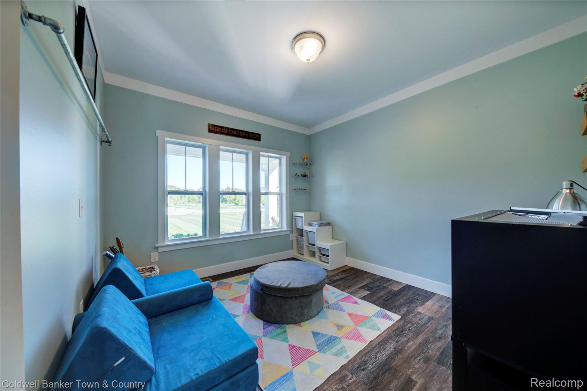 5803 Brilliant Circle