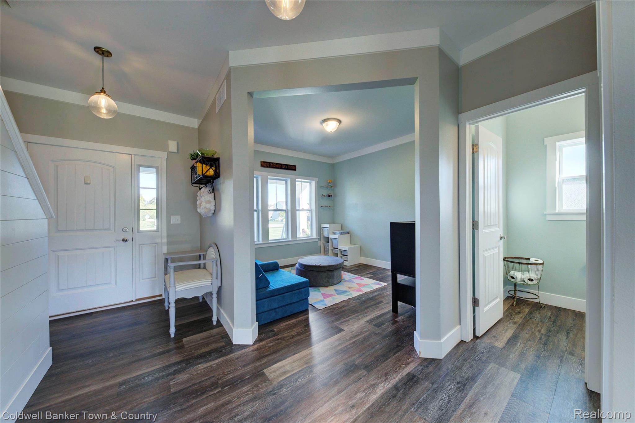 5803 Brilliant Circle