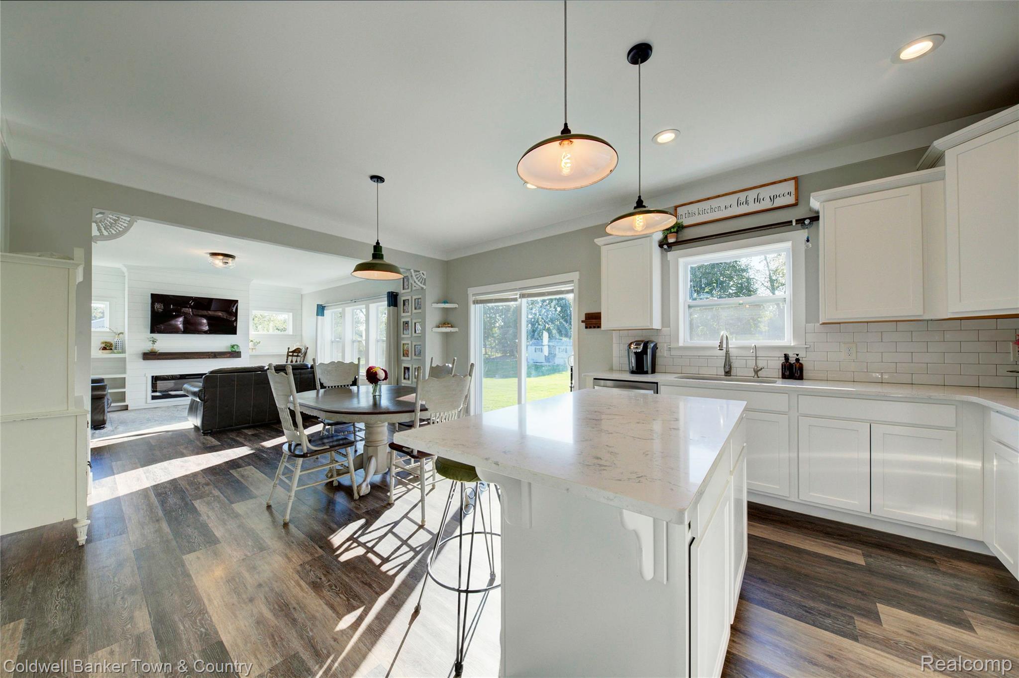 5803 Brilliant Circle