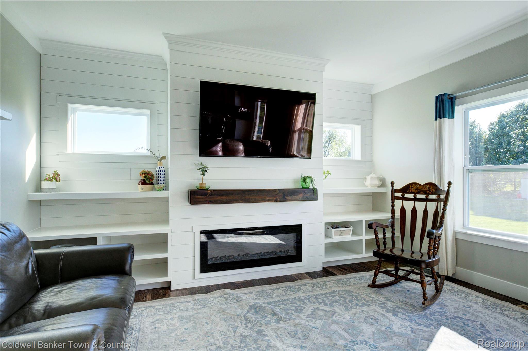 5803 Brilliant Circle