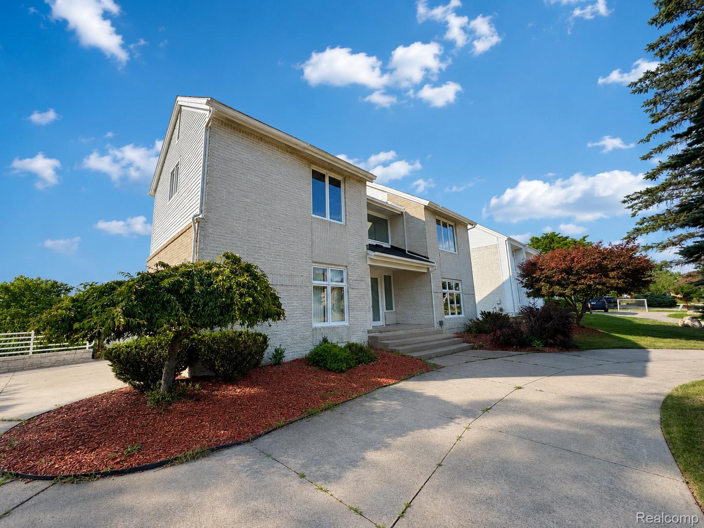 6446 Royal Pointe Drive