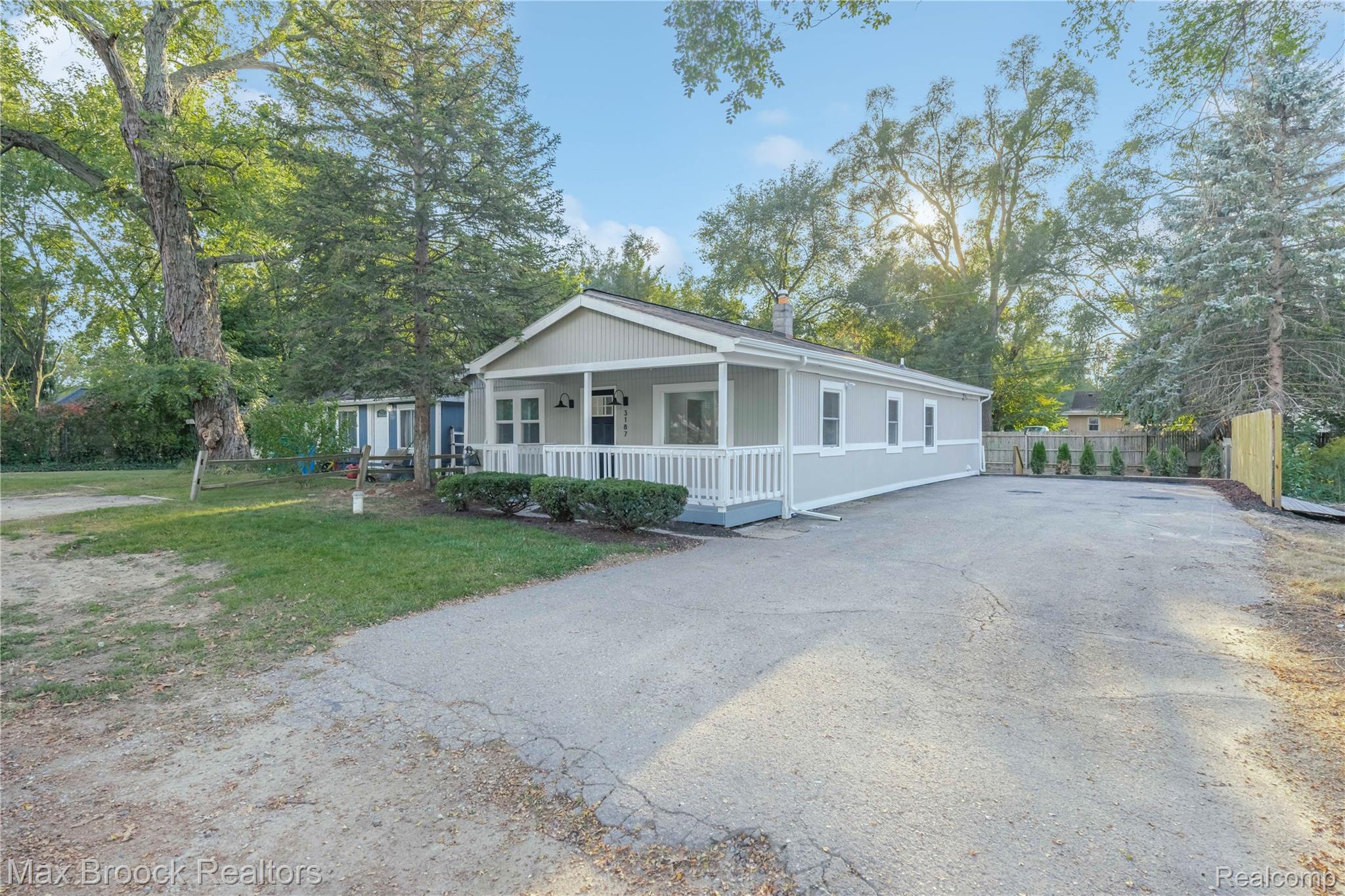 3187 Woodlawn Street