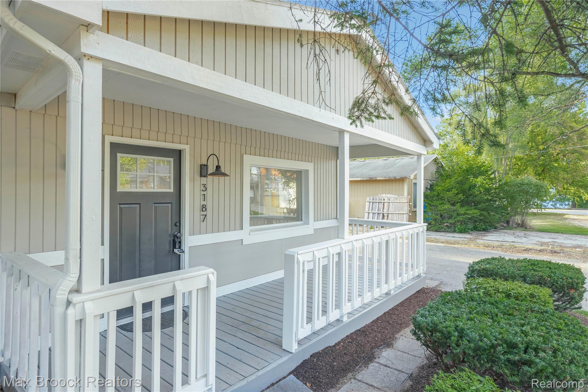 3187 Woodlawn Street