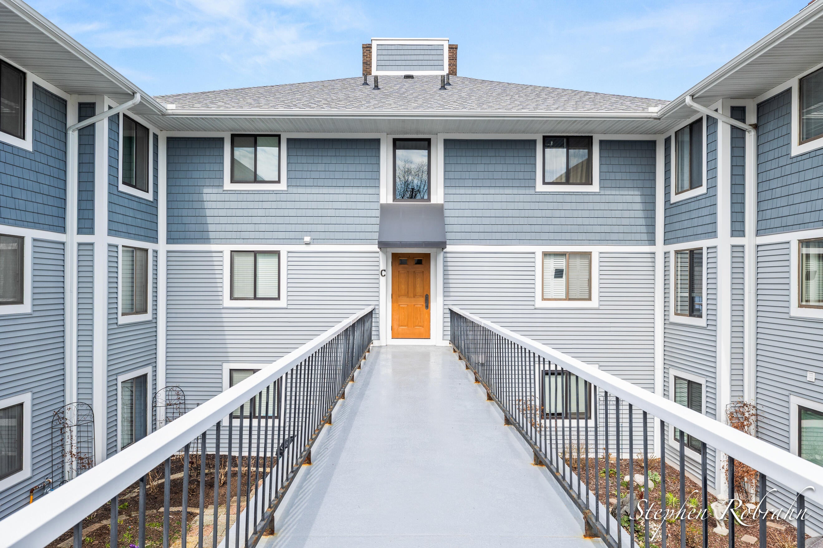 400 Lakeview Court 19C